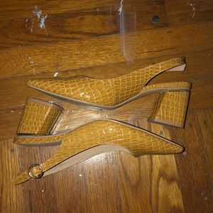Croc light brown heels